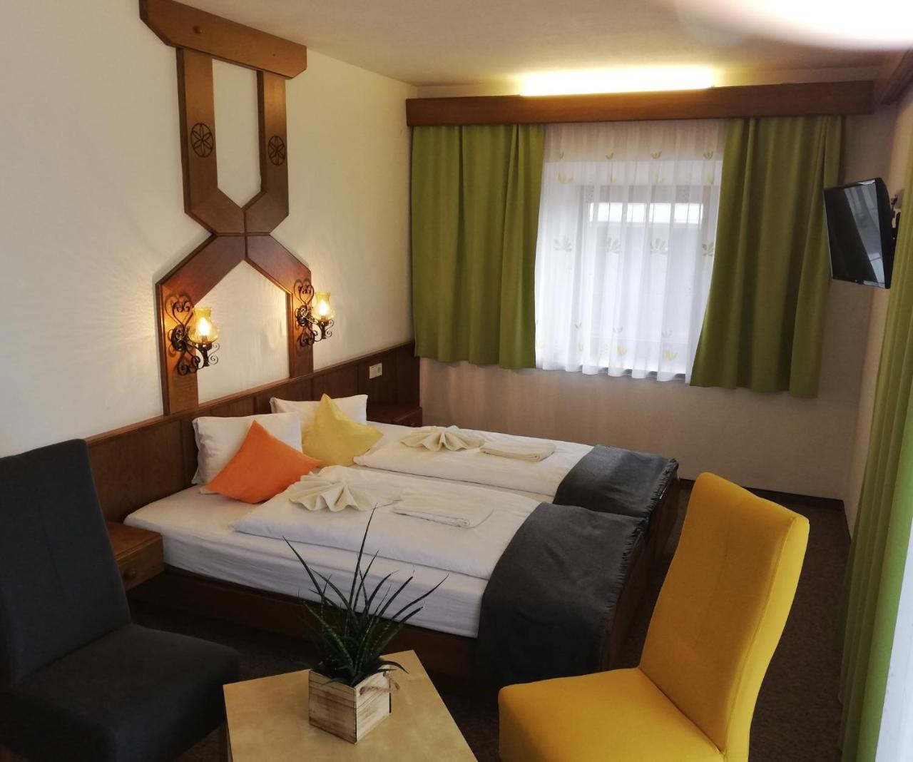 Gasthof Zur Schmiede Berg im Drautal Esterno foto